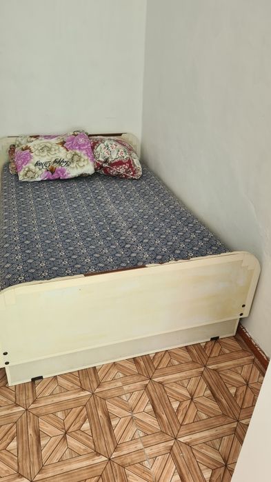 Трюмо и кровать полуторка