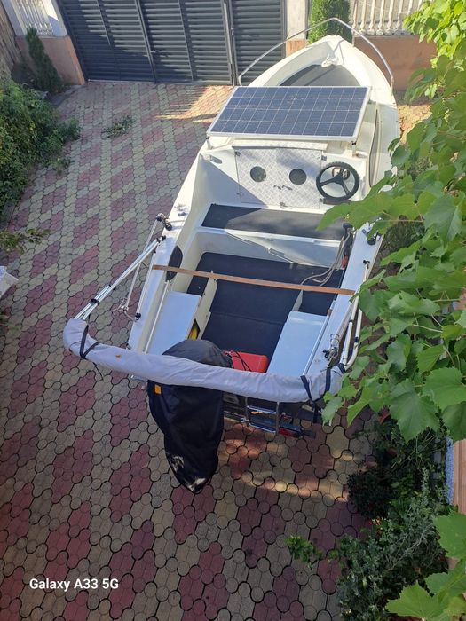 Vand barca semicabinata