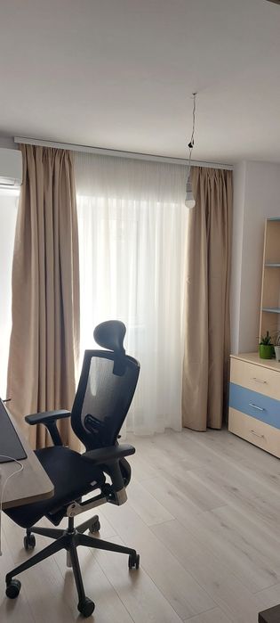 Draperii bej camera