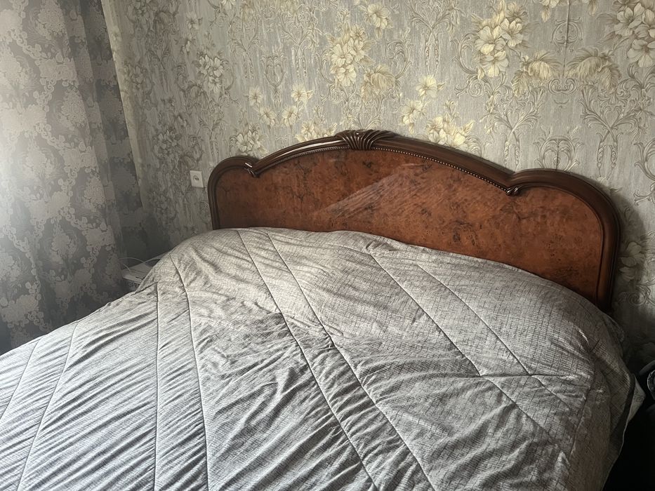 Продам спальный гарнитур