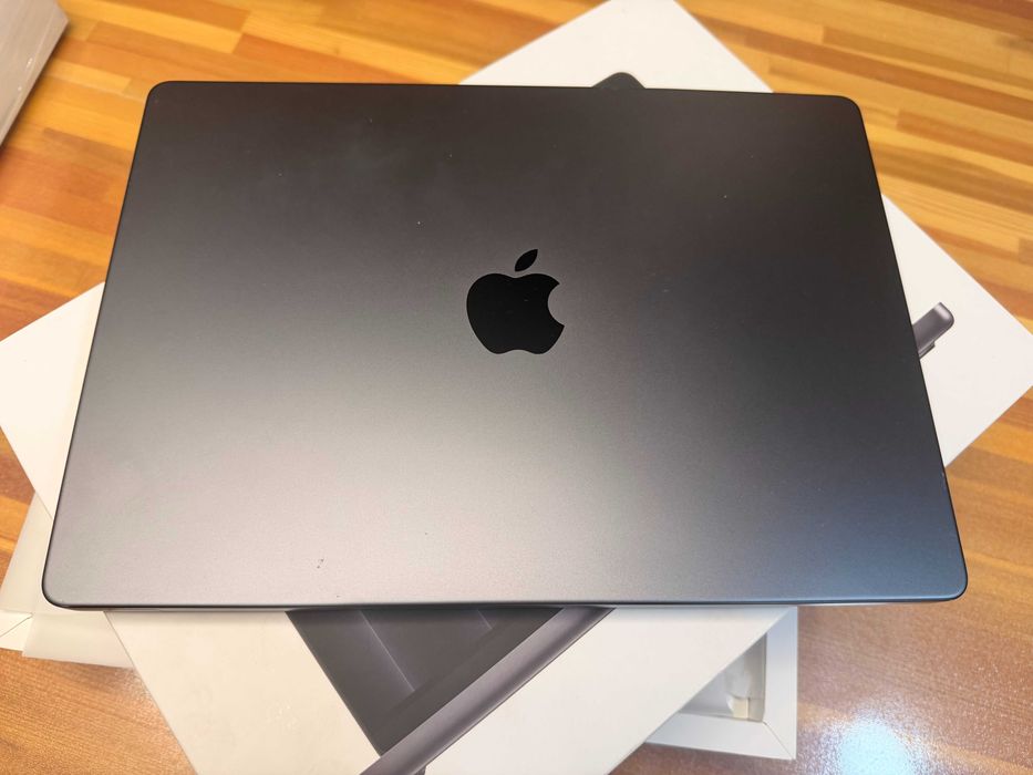 MacBook Apple M3 Pro / 18GB / 512SSD