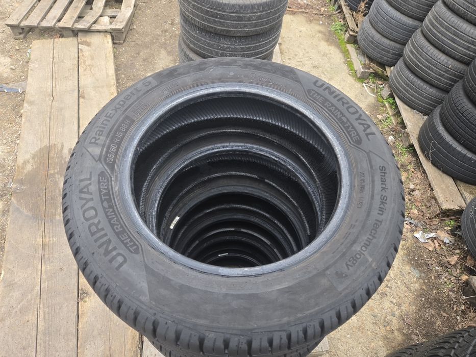 2бр. 195 60 15 Uniroyal летни.