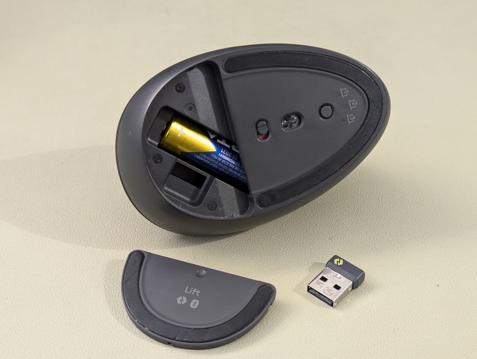 Mouse Logitech Lift Vertical Ergonomic, negru