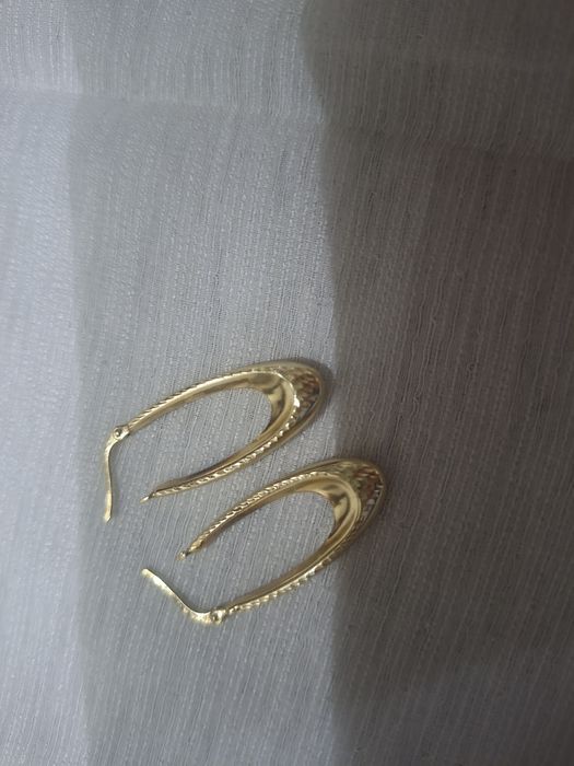 Золотые серьги, кольцо.