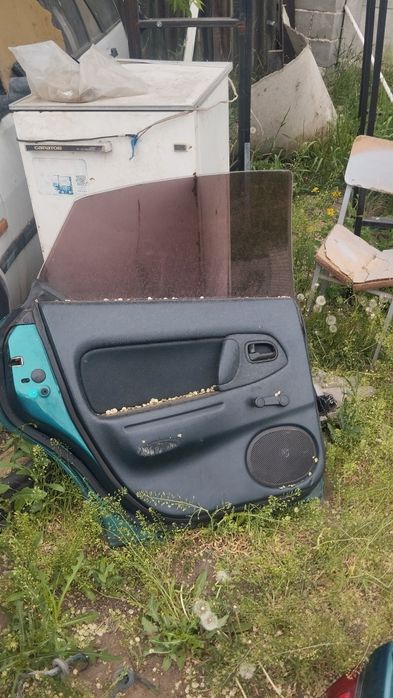 Продам запчасти от Мазда 323
