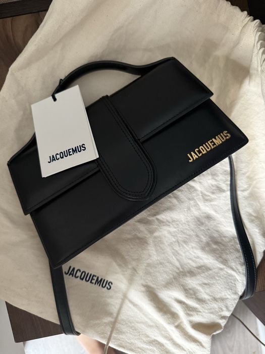Новая сумка Jacquemus с этикеткой