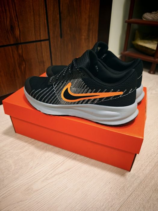 Маратонки NIKE Run Defy