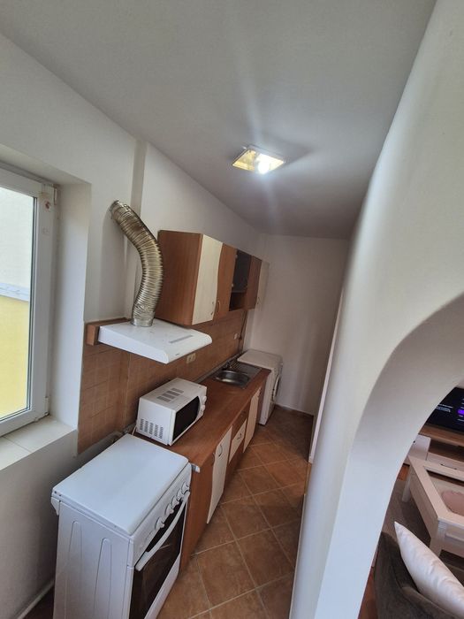 Închiriez garsonieră tip studio - zona Tilisca