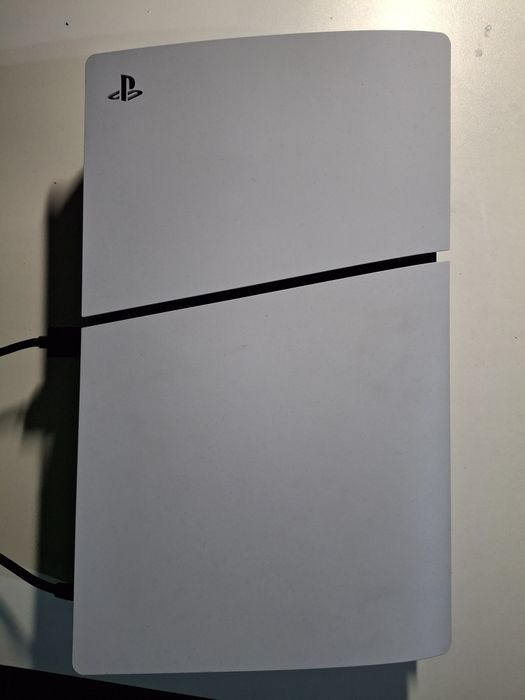 Vand ps5 slim Fortnite edition 1tb care are garantie