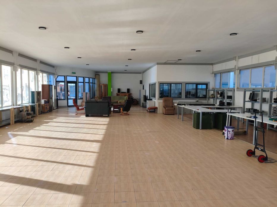 Spatiu comercial 300mp la DN 12A Comanesti Darmanesti