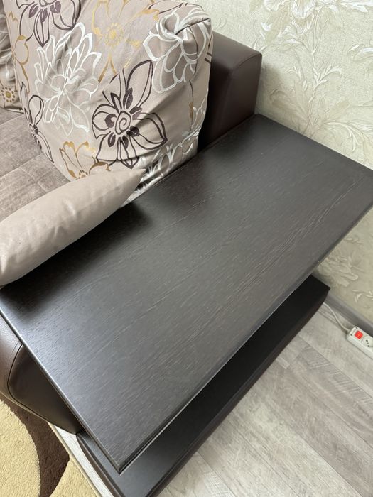 Диван и кресло.