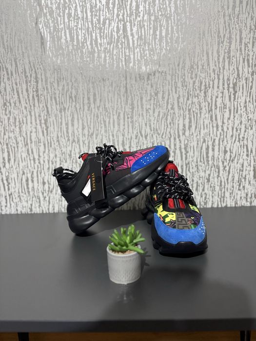 Versace chain reaction