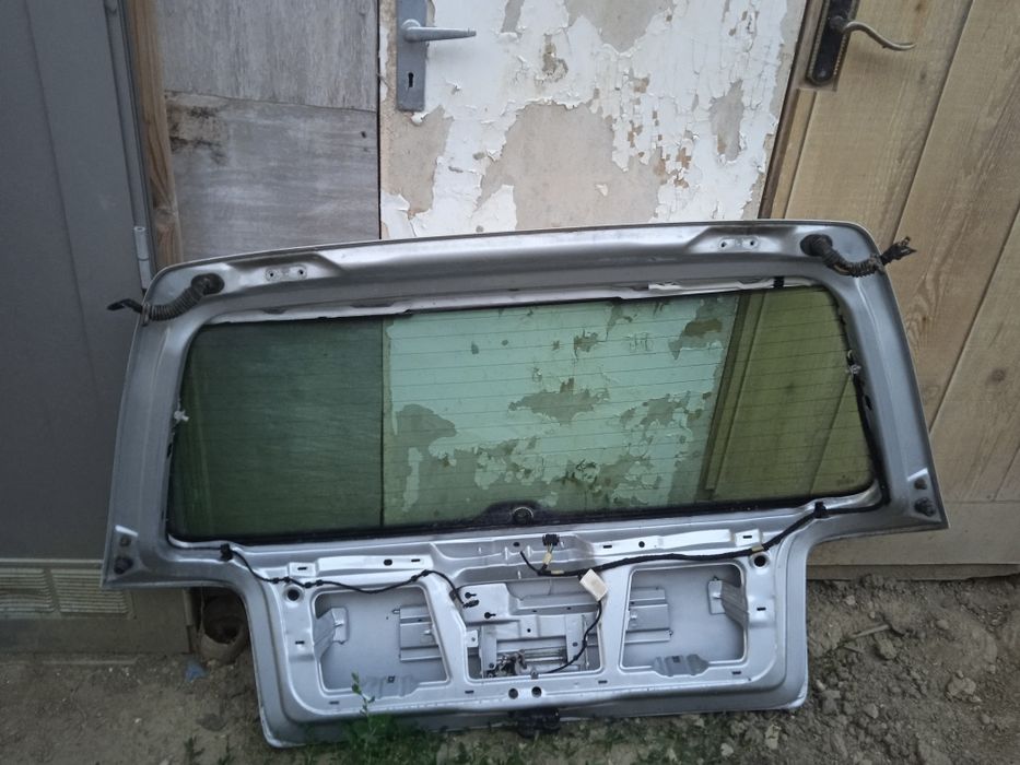 Vând ușă spate cu lunetă vw golf 4