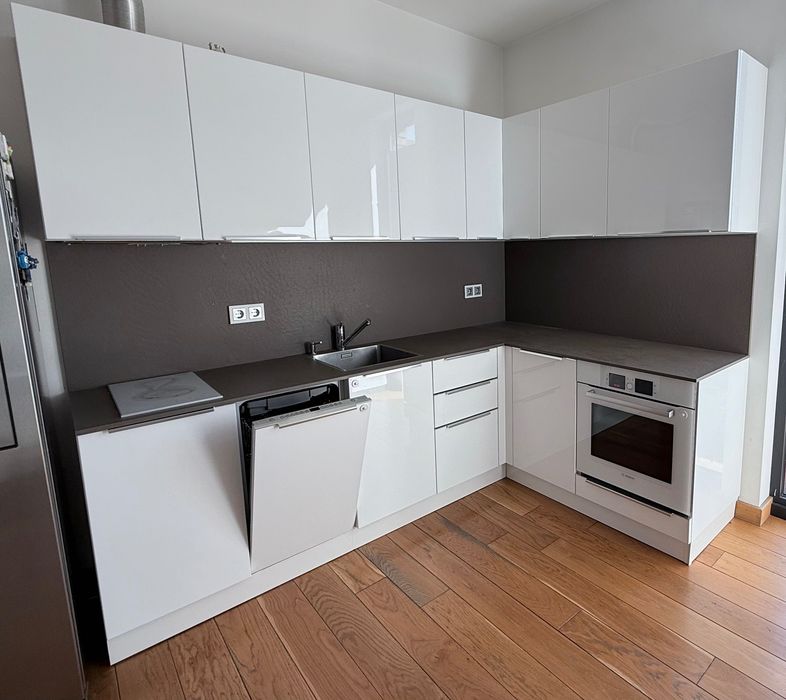 Ъглова кухня с уреди Bosch и Gorenje 245/170 см