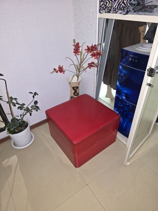 Мягкий пуфик для офиса