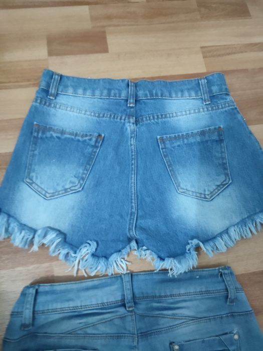 Vând 2 perechii pantalonii!