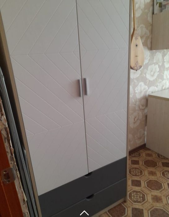 Продам. Стол и шкаф