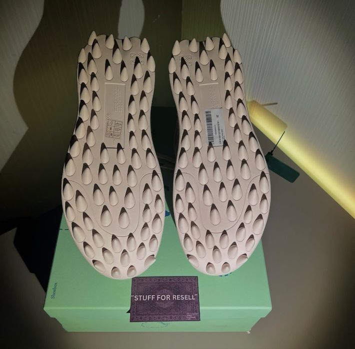 Adidasi off white odsy 1000