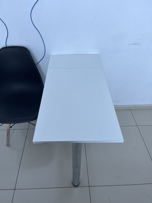 Стол белый 90х74 см