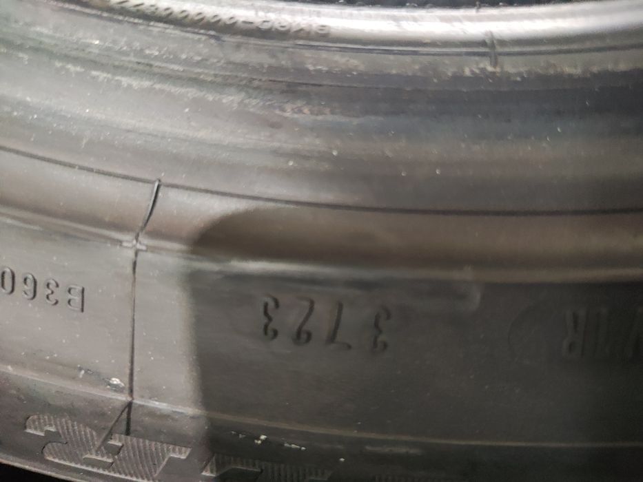 2 бр зимни 225/55/17 Dunlop 23г