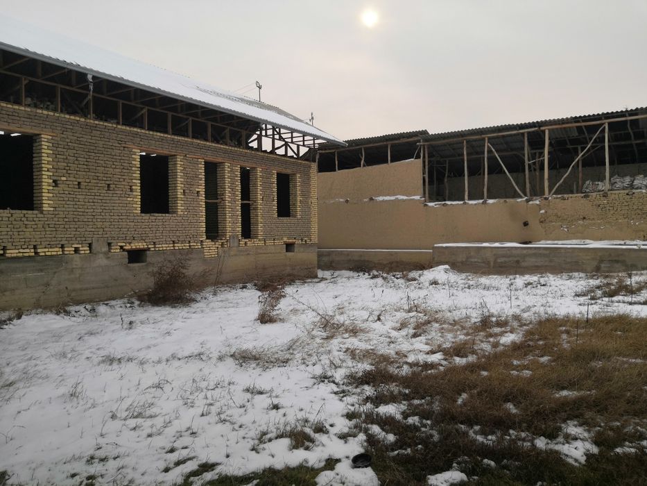 Xovli sotiladi 8 xonaga biton kuyilgan 6 xonasi bitgan karopka holatda