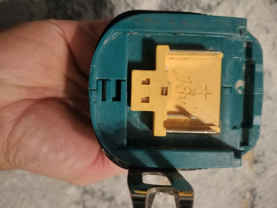 Makita 18 volți corp filetanta