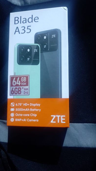 Vând telefon mobil nou sigilat în cutie