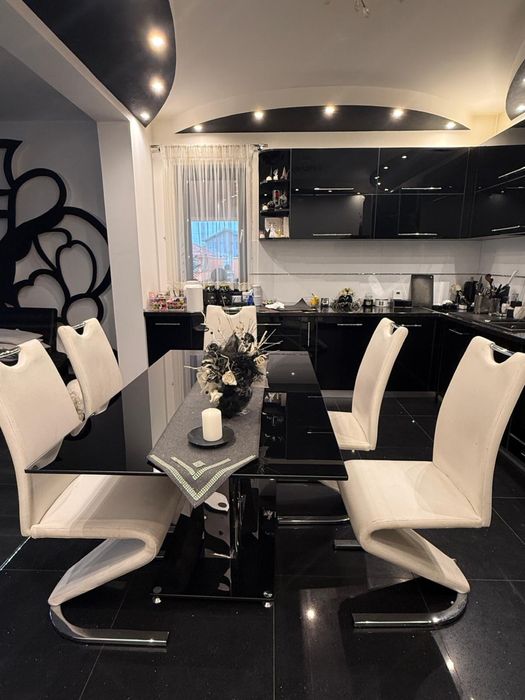 vand masa cu scaune la pretul de 1500 de lei