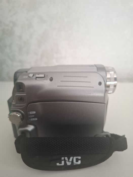 Видеокамера JVC GR-D750AS