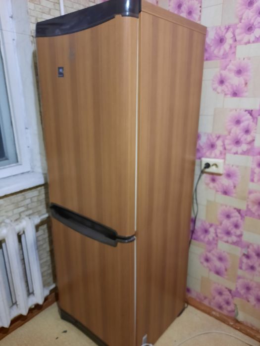 Холодильник  Индезит.