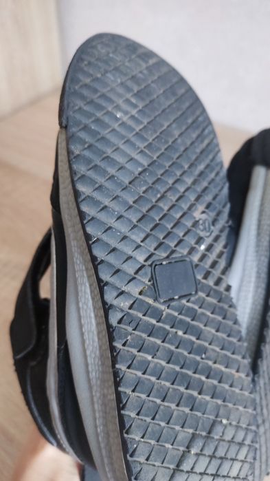 Продам демисезонные ботинки на мальчика