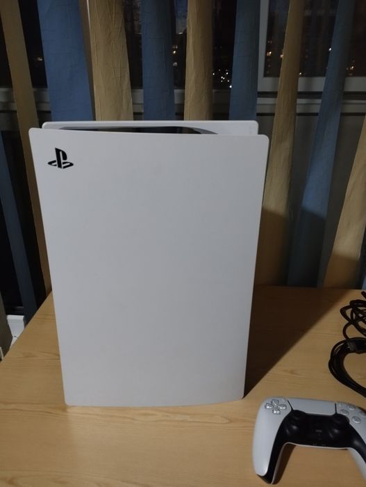 Playstation 5 с игри и стойка