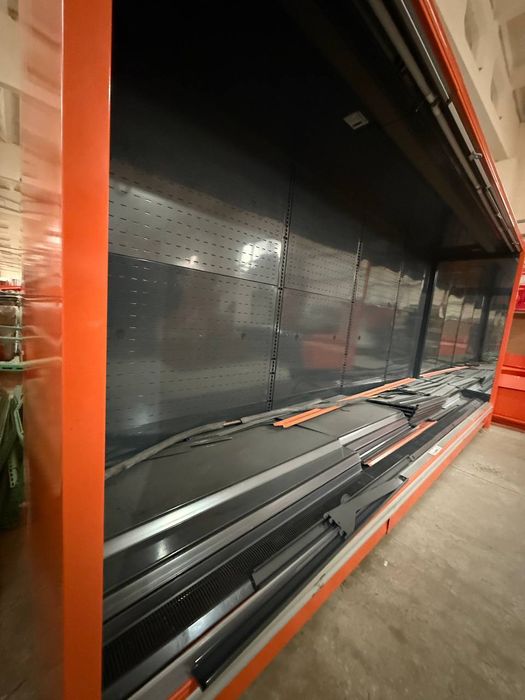 Holodilnik vitrina  gorka