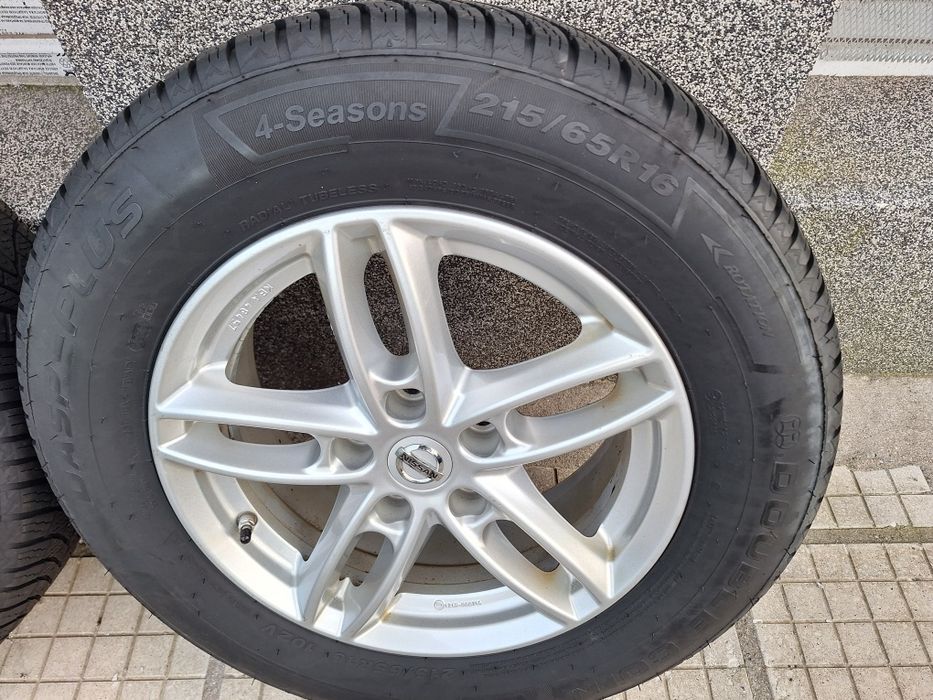 Nissan  джанти с гуми+ датчици  215/65/16