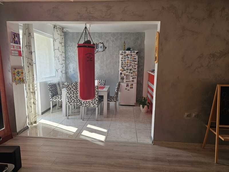 Дава се под наем Тристаен апартамент в София, Дървеница - 117 кв.м за 799 € - Снимка #2