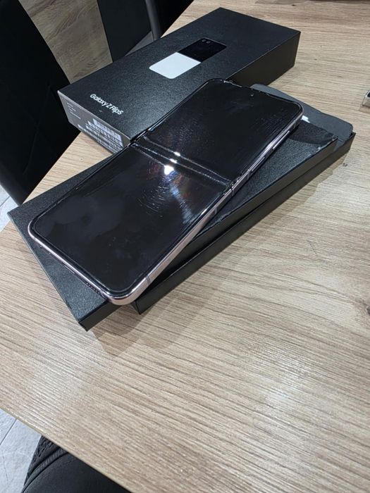 Samaung Galaxy Z Flip 5