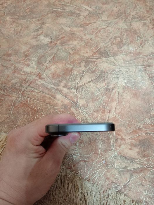 Продам айфон 17 серого цвета
