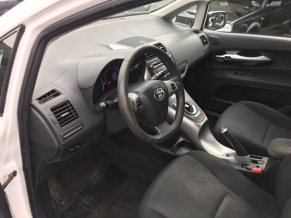 Vand piese pu toyota auris 2011 1.8 hybrid