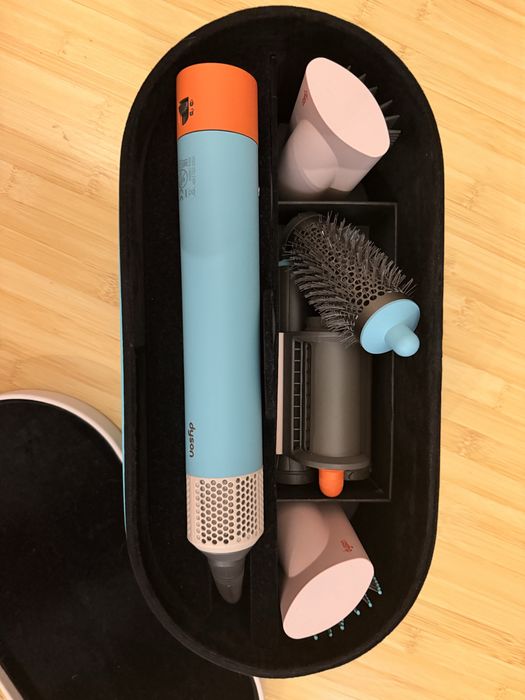 Dyson Airwrap – roz, albastru și portocaliu