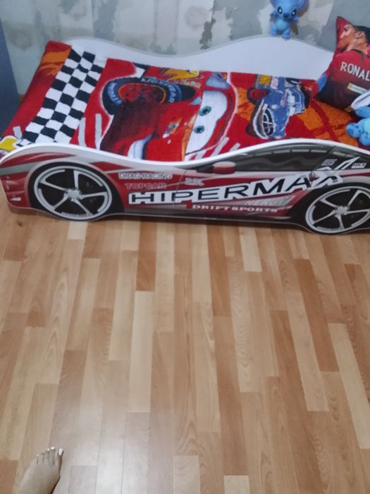 Продам кровать машина.