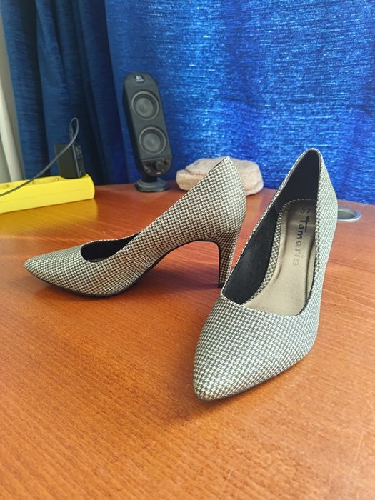 Обувки на ток Tamaris черно и златно 37 номер