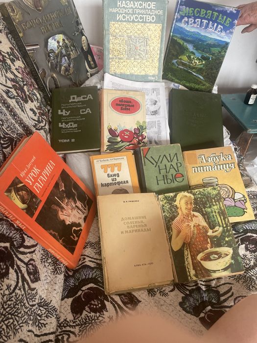 Книги литература продаю срочно