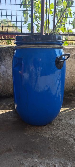 Пластмасови бидони