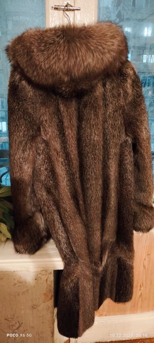 Продам шубу женскую