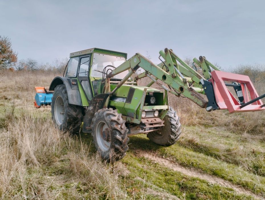 Vand tractor deutz dx85 si tocatoare ,furca de baloti, cupa ,etc.