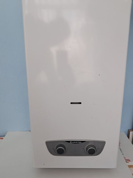 Vând instant Ariston