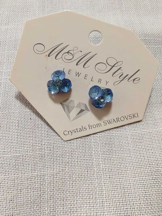 Нежни обеци с камъни Swarovski