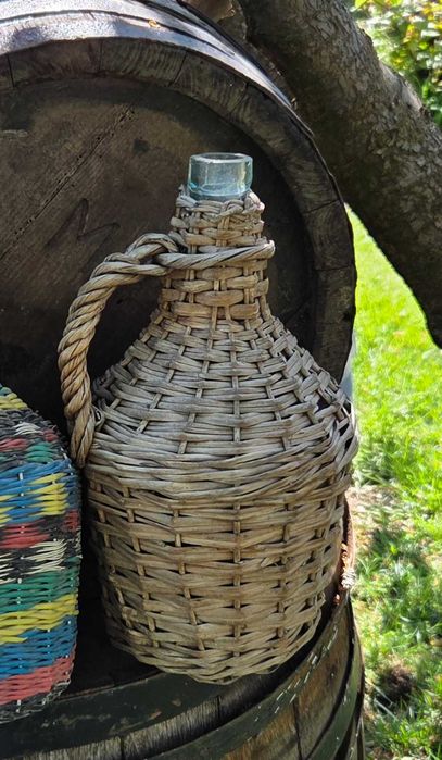 Damigeana veche împletită