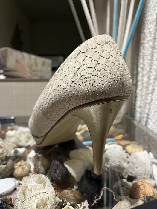 Бежови обувки на висок ток от естествена кожа