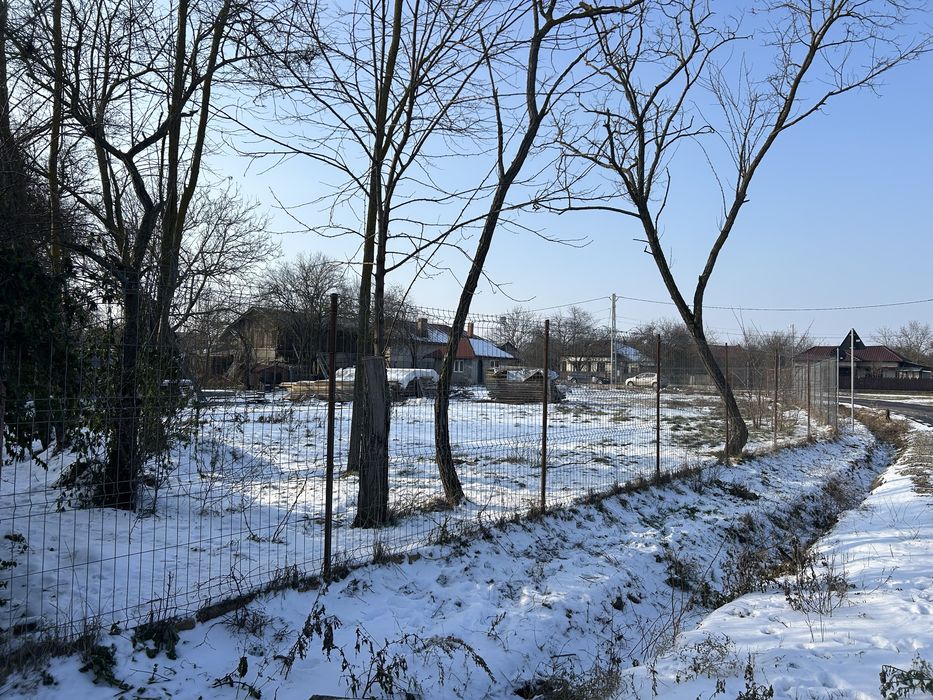 Casă si teren intravilan toate utilitatile